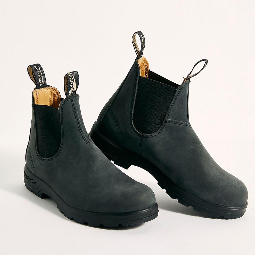 LIKE NEW Blundstone boots
